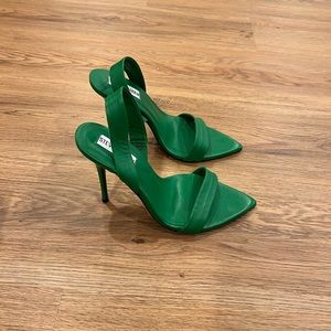 GREEN STEVE MADDEN HEELS SZ 8